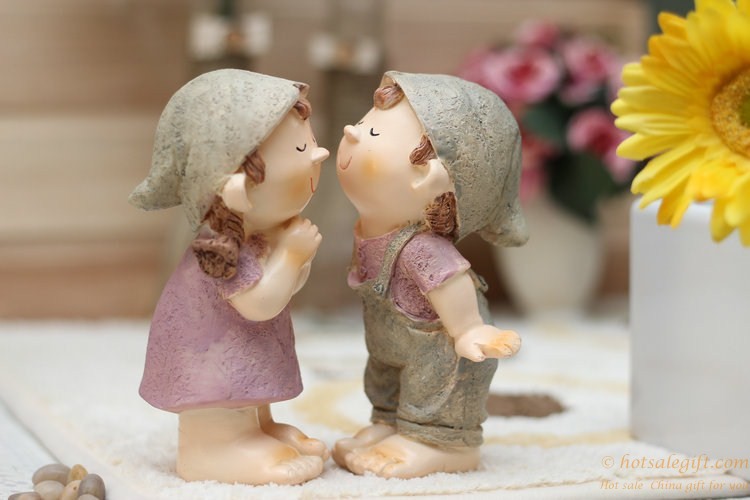 hotsalegift kissing couple resin doll ornaments 1