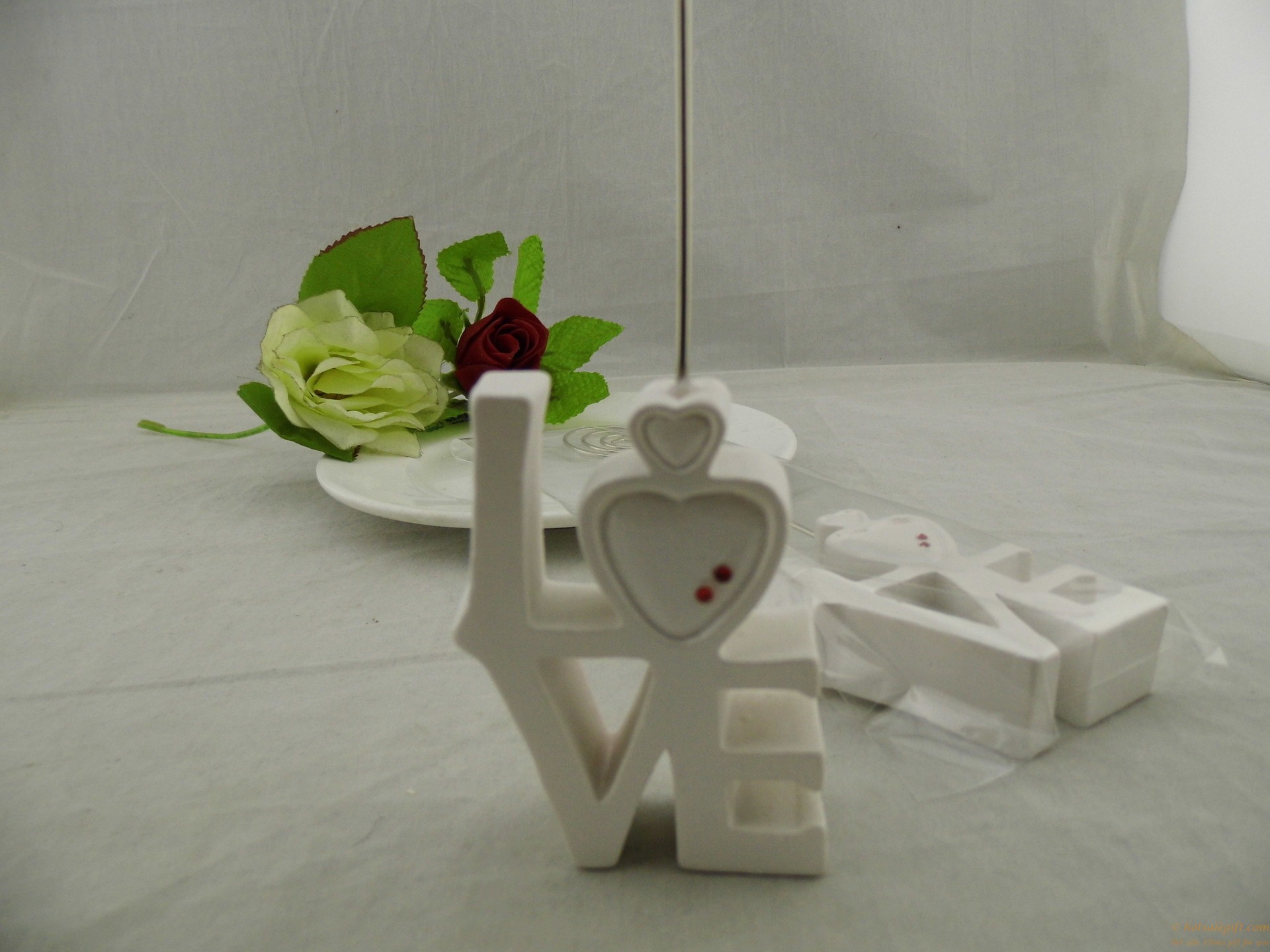 hotsalegift resin love shaped place card holder wedding souvenir gifts 2