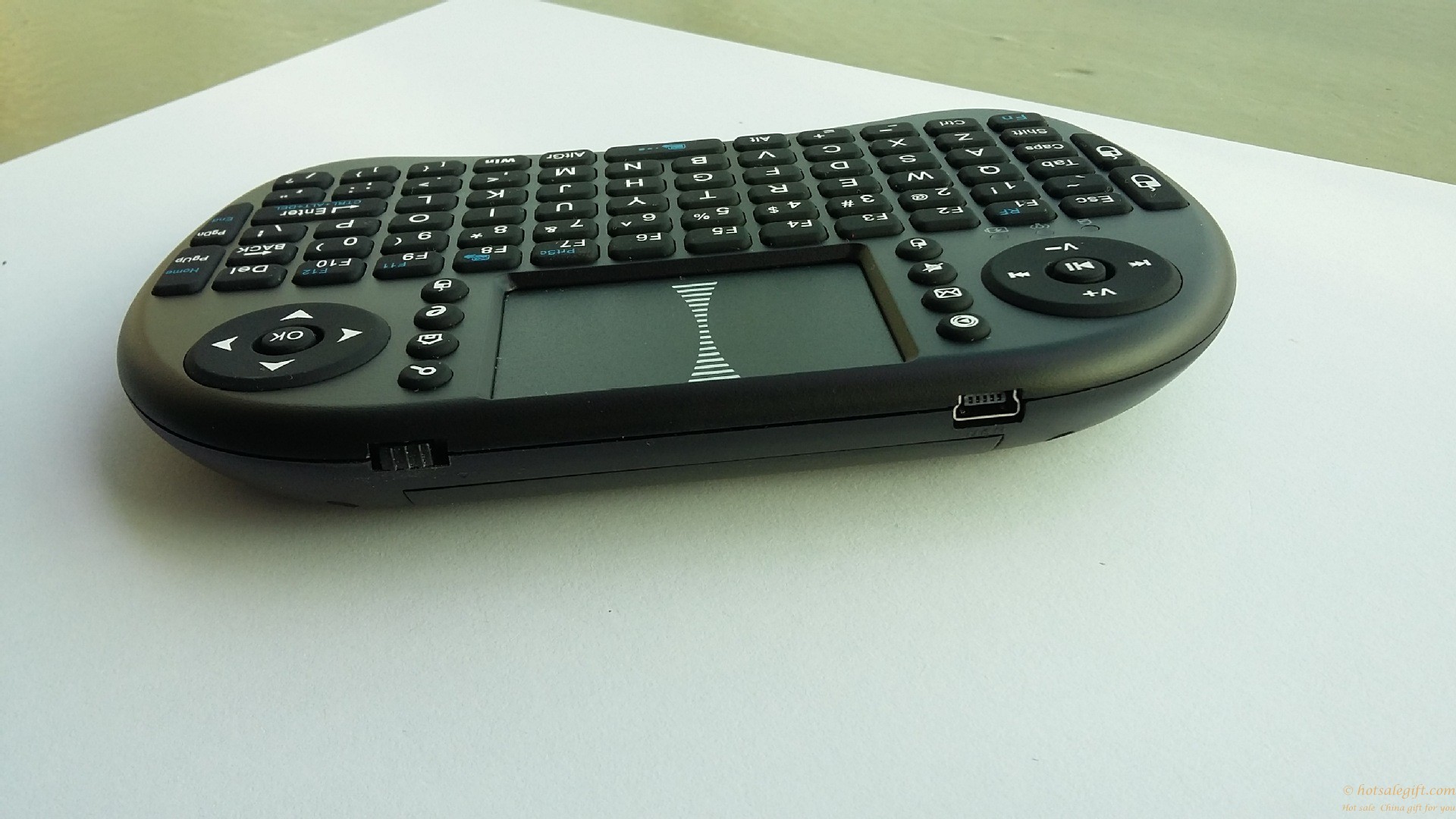 hotsalegift 24ghz ultra thin black bluetooth touchpad keyboard tablets ipad pro 2