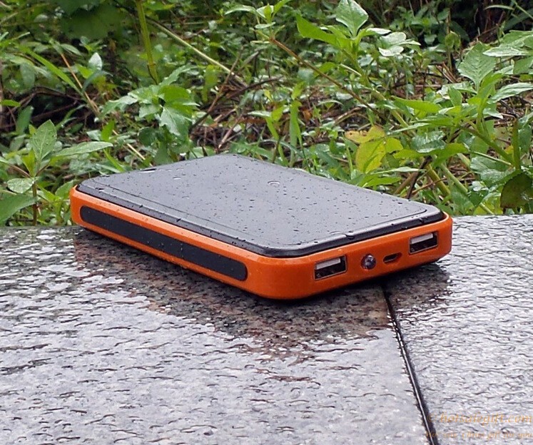hotsalegift dual usb universal portable solar battery charger 10000mah waterproof solar power bank iphonesamsung 10