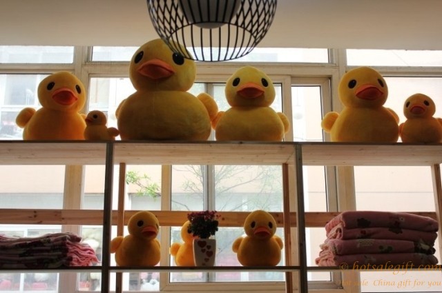 hotsalegift big yellow duck plush toys yellow duck doll pendant 9