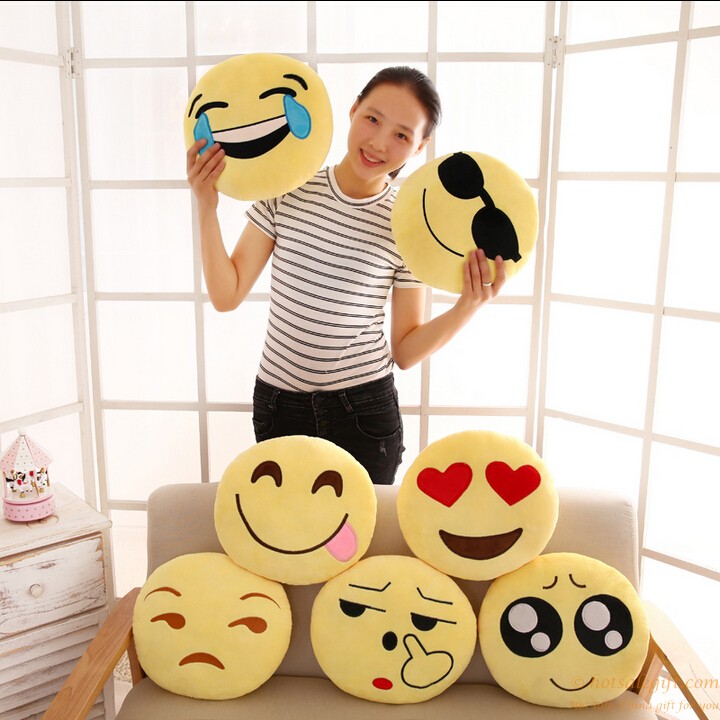 hotsalegift funny design wholesale wechat emoticon cushion emoji pillow 1